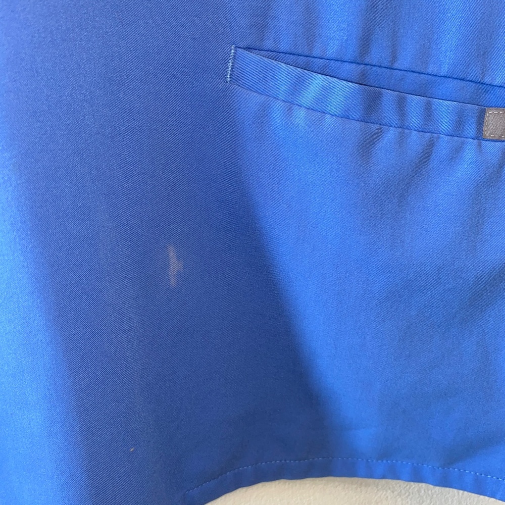 Figs Two Pocket Scrub Top Med - Picture 3 of 7